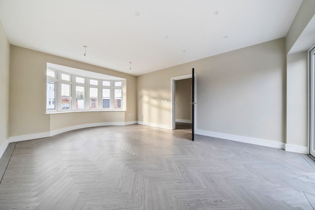 Property photo 3 of 22 4762052