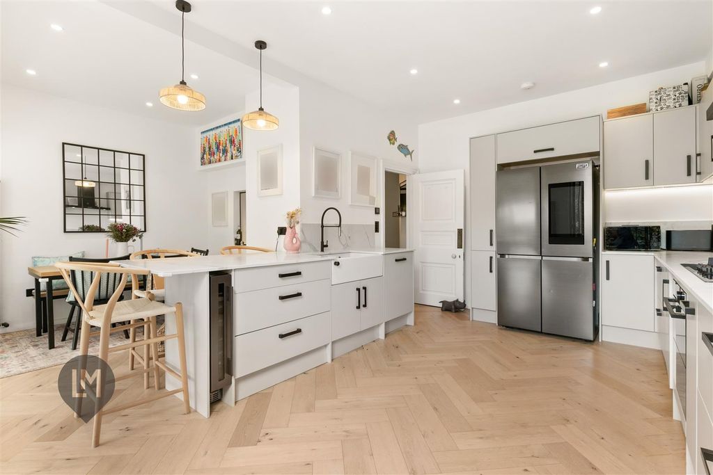 Property photo 2 of 9 Living/Dining/Kitchen
