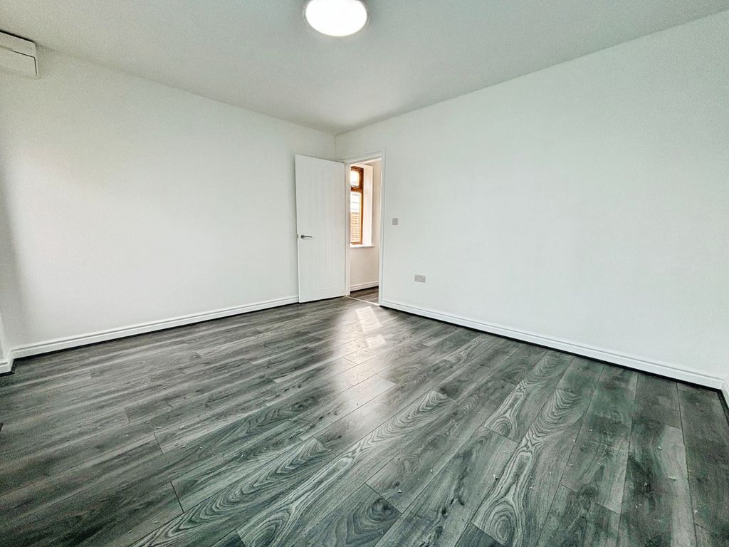 Property photo 2 of 21 2