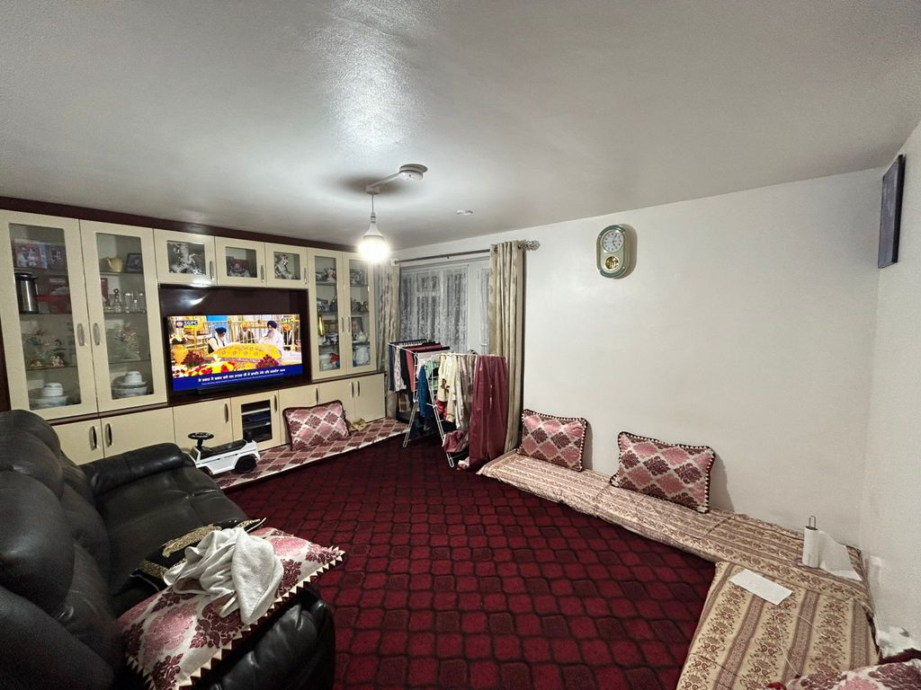 Property photo 3 of 7 Gallery