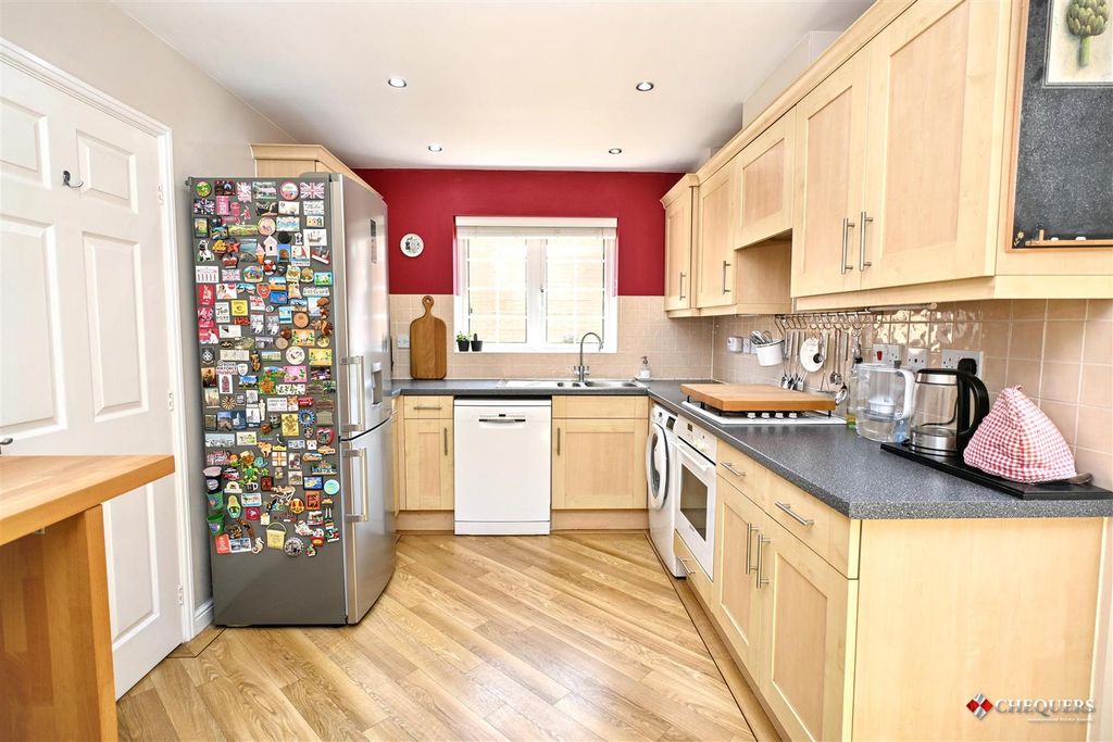 Property photo 3 of 17 Kitchen