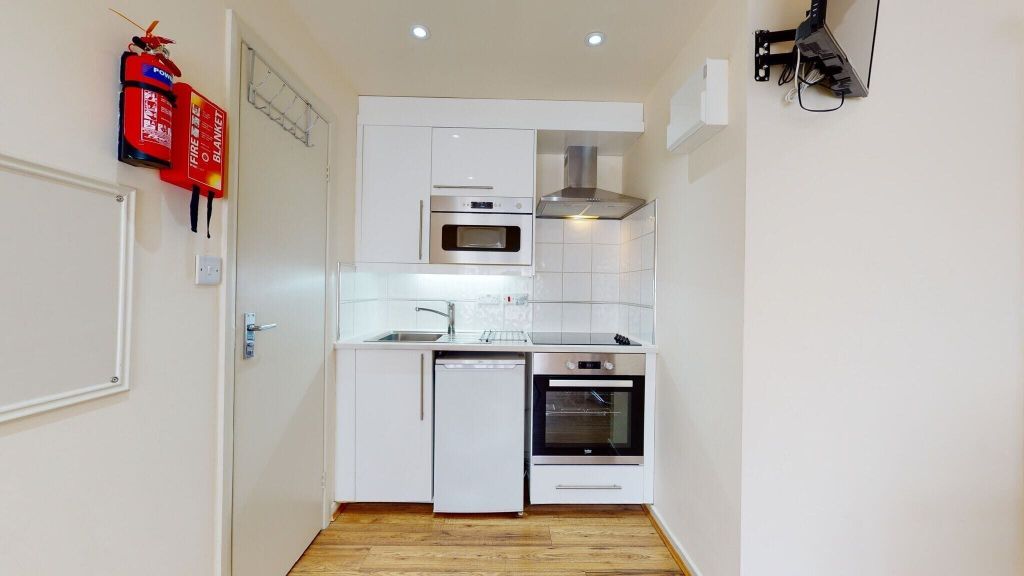 Property photo 2 of 7 Kitchen