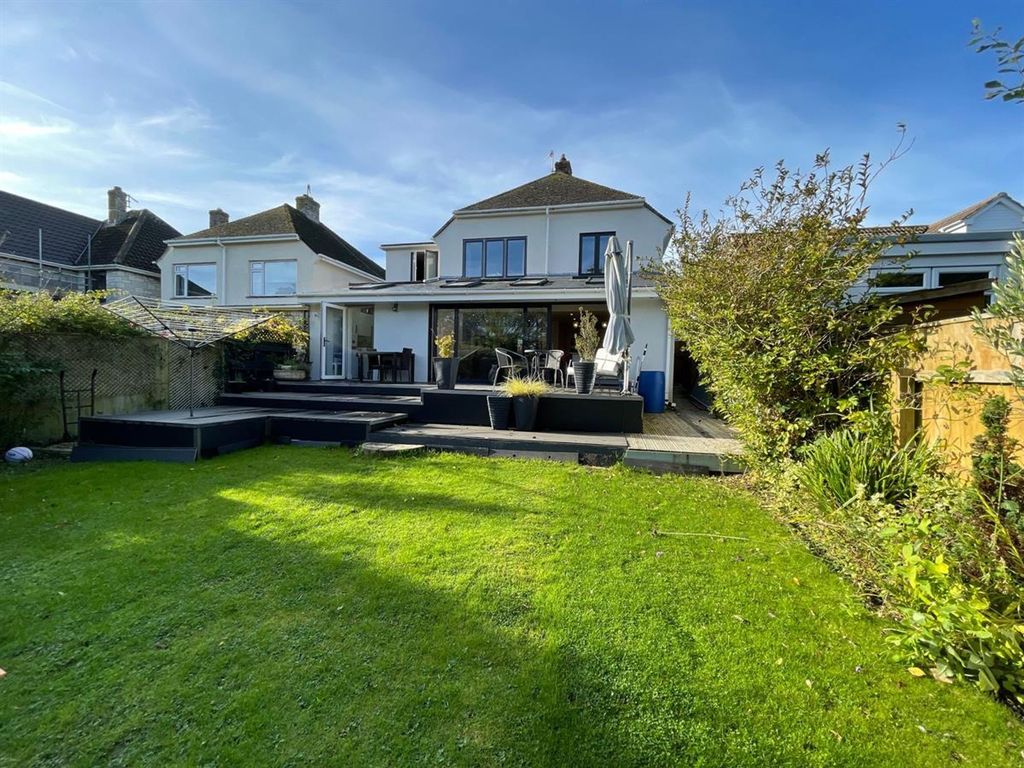 Property photo 2 of 33