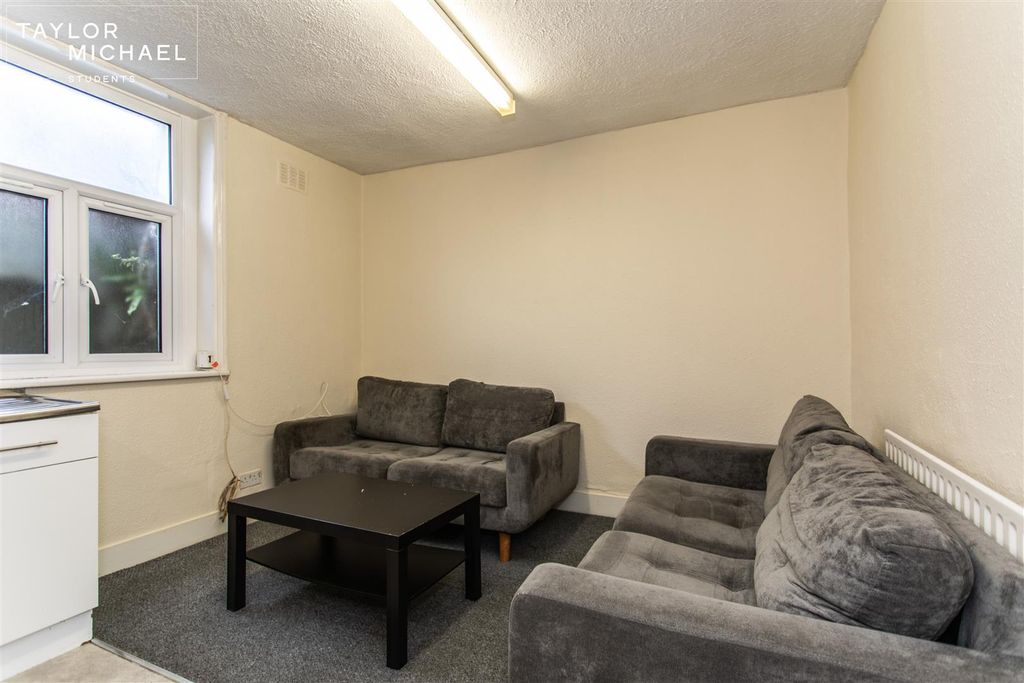 Property photo 2 of 26 Living Room