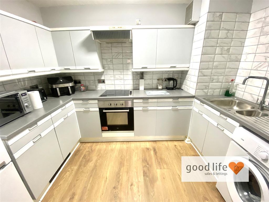 Property photo 2 of 16 20260708_095519136_Ios30 Beecholme Court.Jpg
