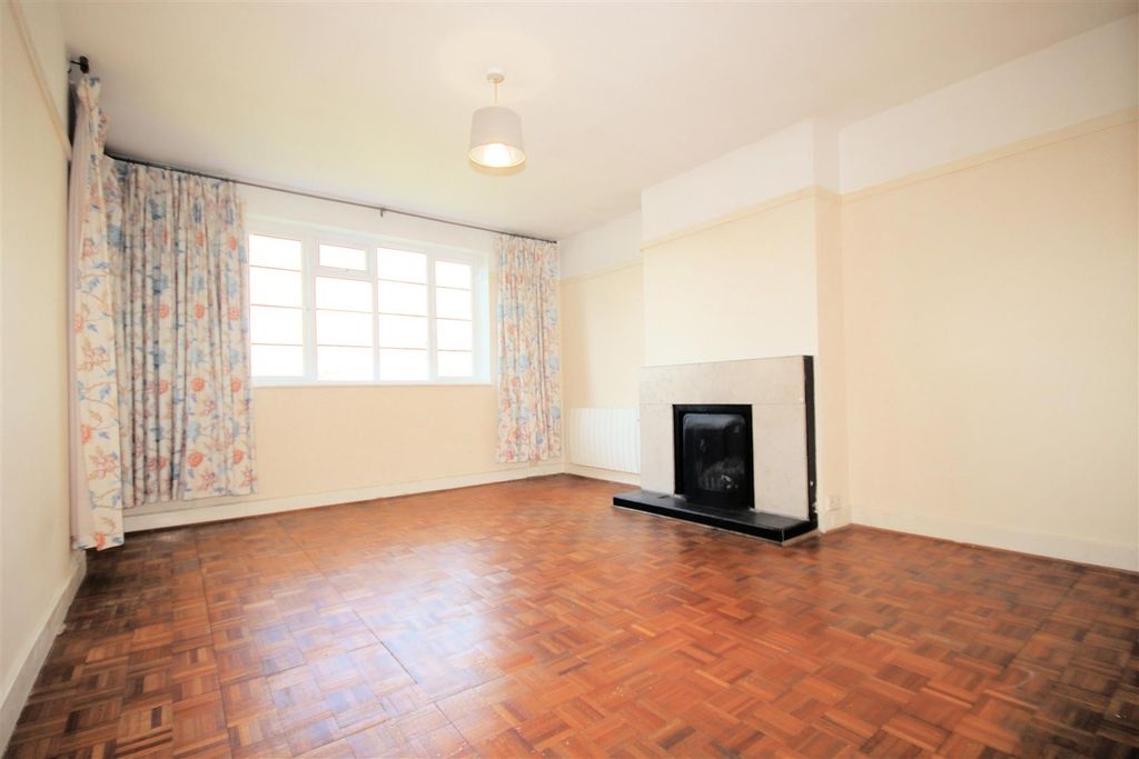 Property photo 3 of 16 Lounge/Diner