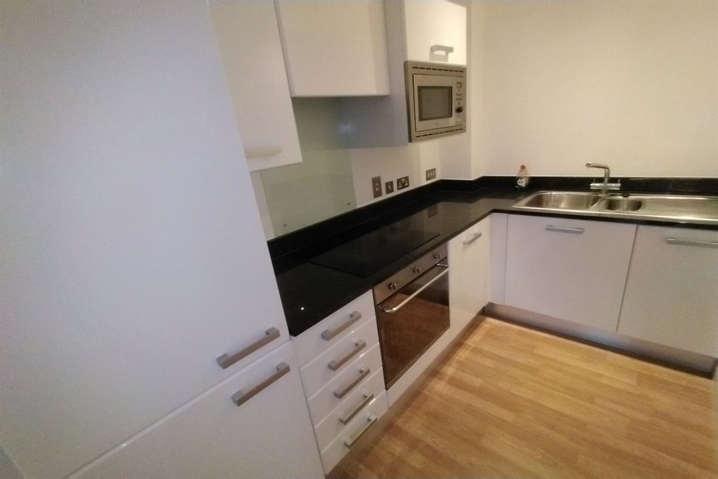 Property photo 3 of 6 Kitchen