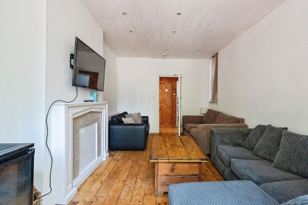 Property photo 3 of 31 Pbox-Img.Jpg
