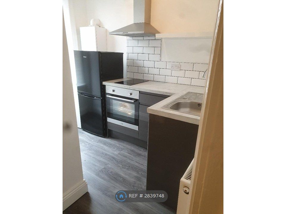 Property photo 3 of 14 Kitchen