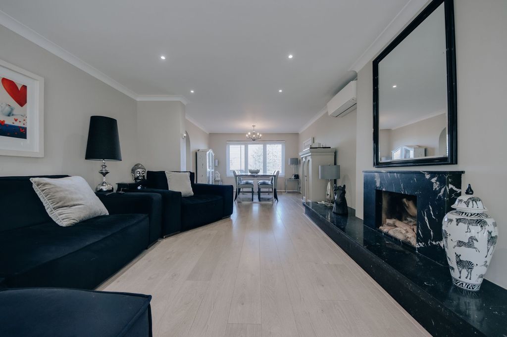 Property photo 1 of 19 Open-Plan Living Area