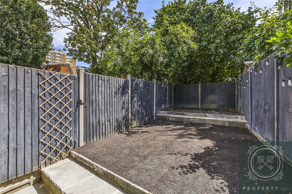 Property photo 3 of 7 Communal Garden