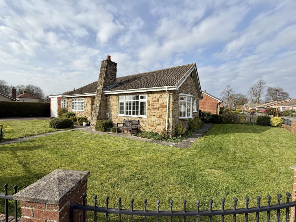 Property photo 2 of 17 Front (Exterior)