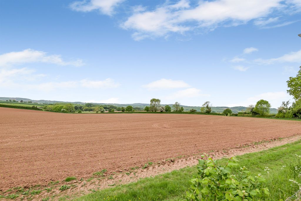 Property photo 2 of 26