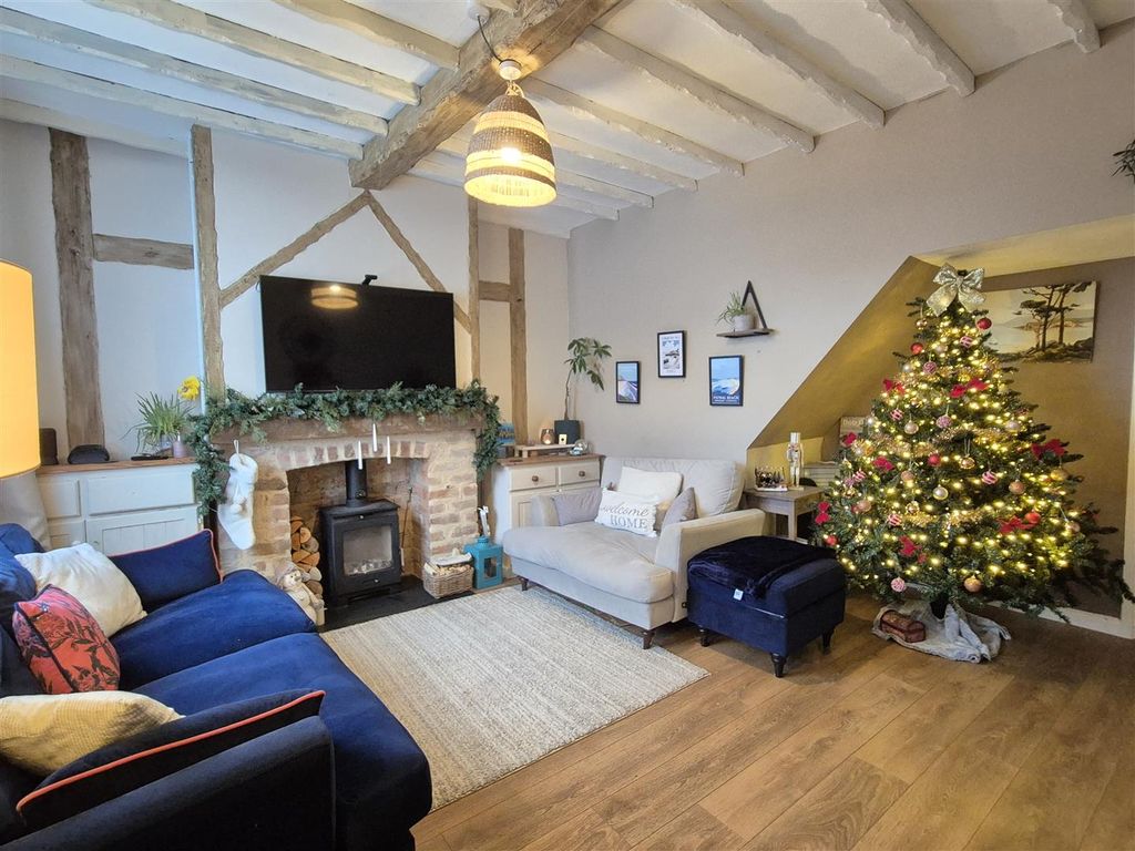 Property photo 3 of 18 Lounge