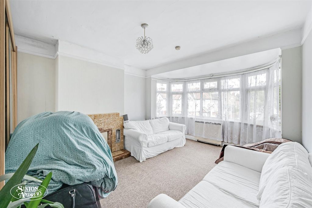 Property photo 2 of 8 134A Midhurst Road-2.Jpg