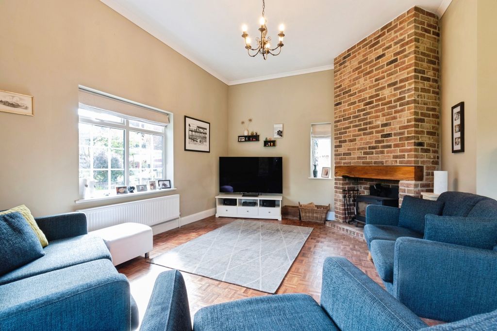 Property photo 3 of 32 Pbox-Img.Jpg