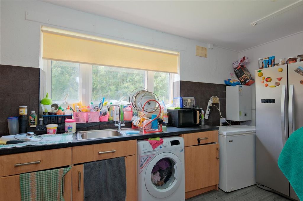 Property photo 3 of 5 Kitchen