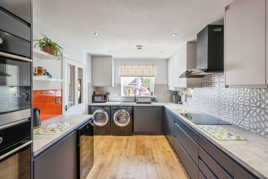 Property photo 2 of 25