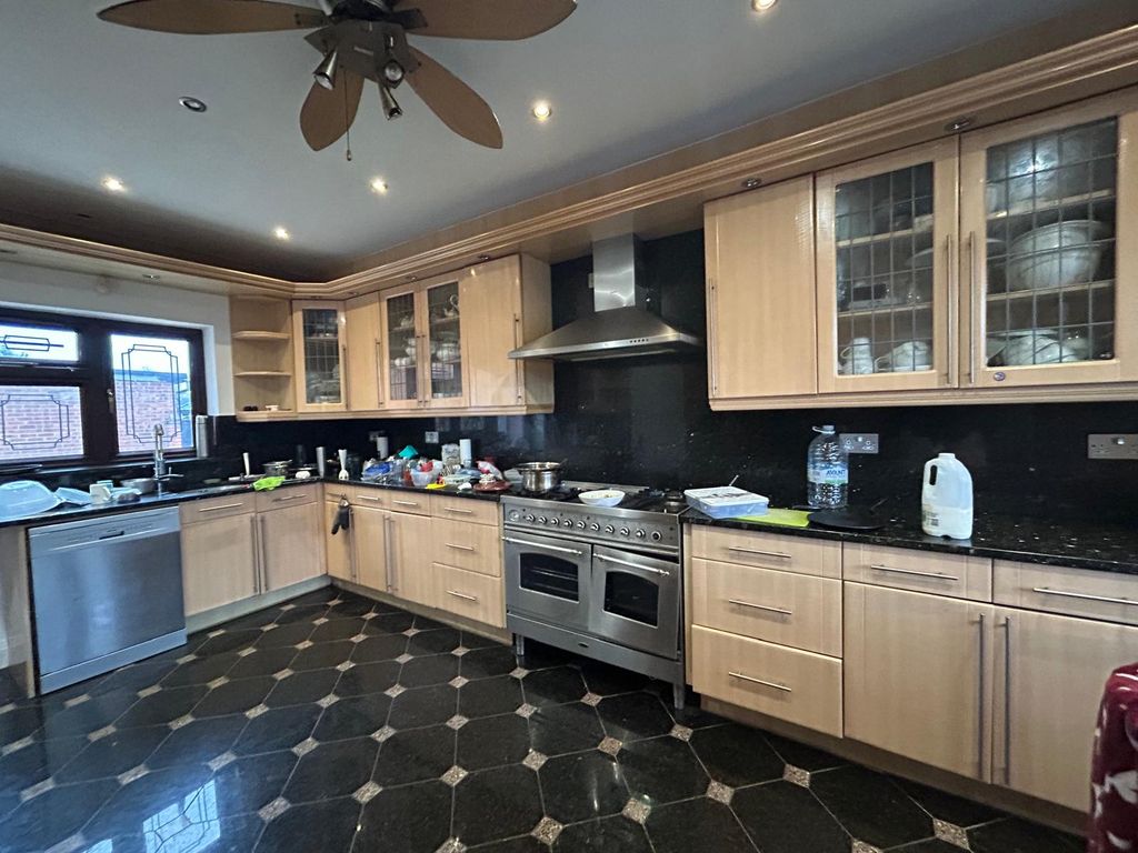 Property photo 2 of 19 Gallery