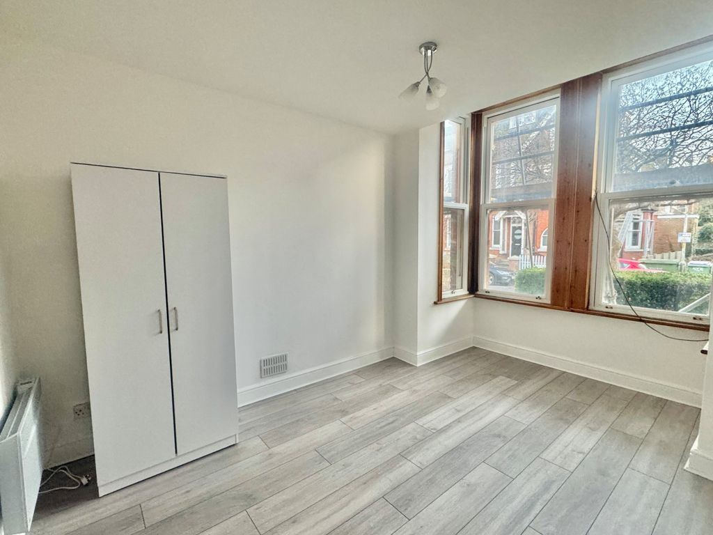 Property photo 3 of 5 Bedroom