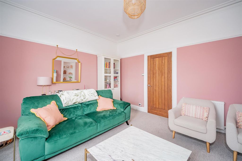 Property photo 3 of 14 Flat D 335 King Street Bf-7.Jpg