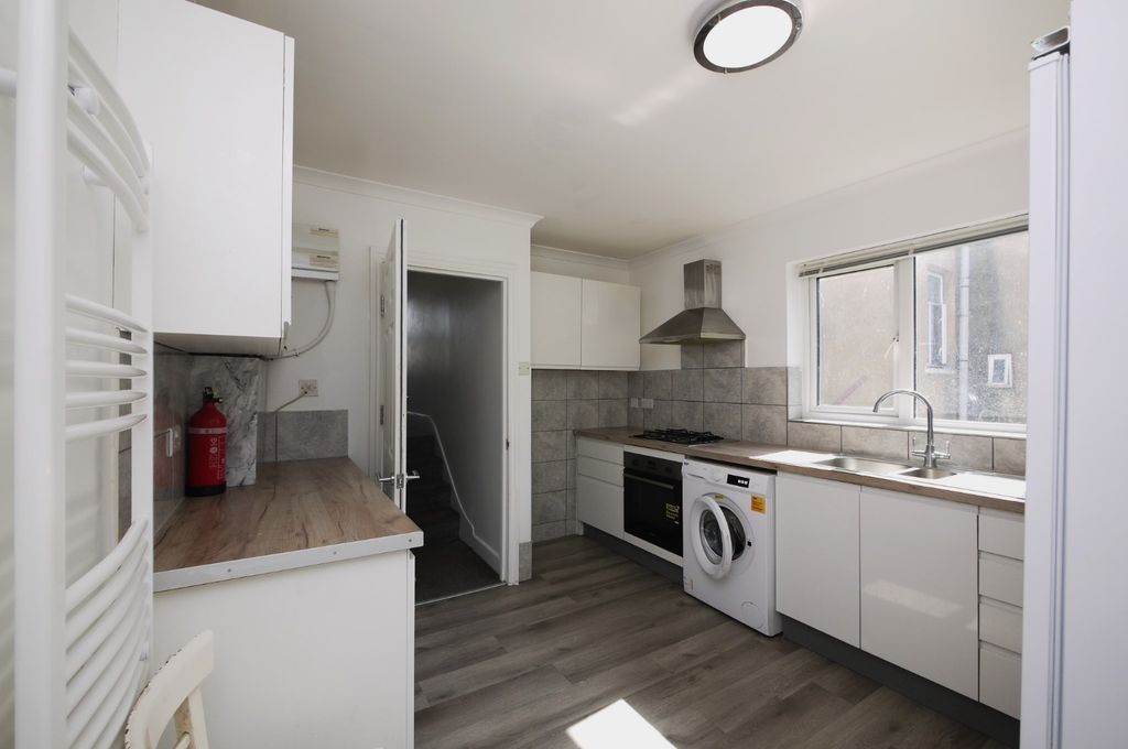 Property photo 2 of 7 4421023