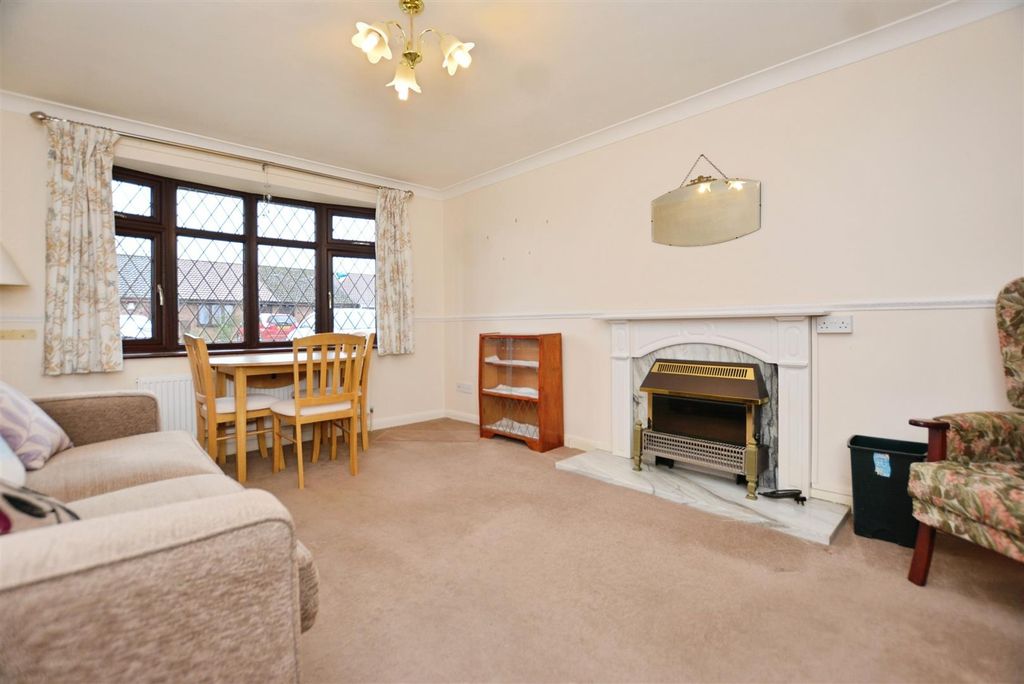 Property photo 2 of 16 Lounge