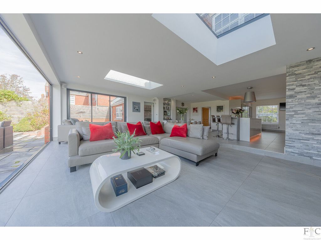 Property photo 3 of 40