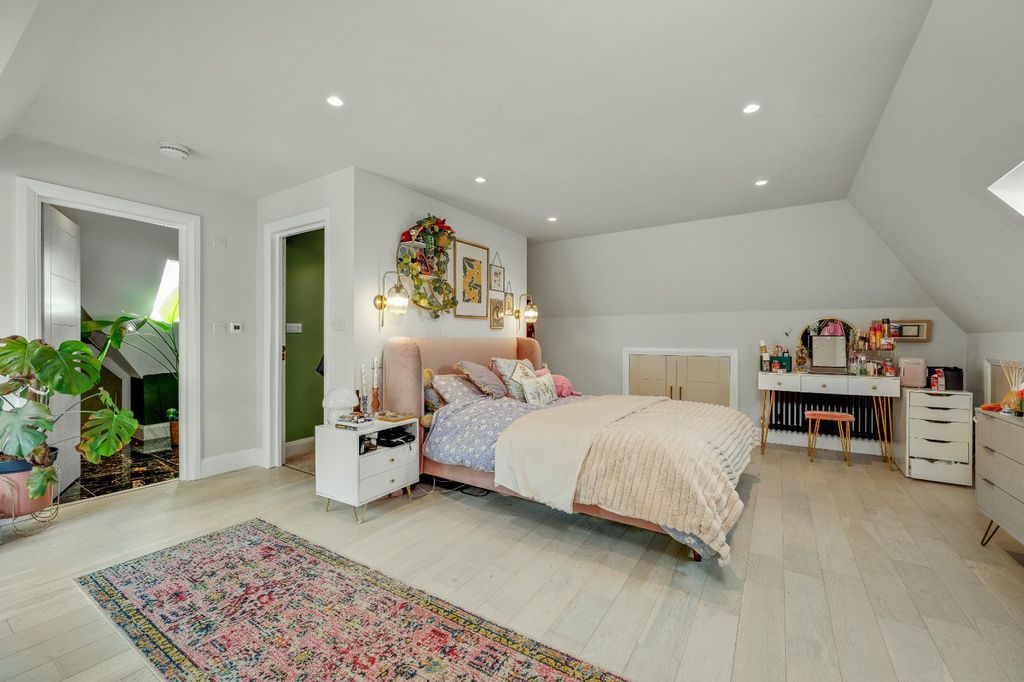 Additional image 23 of 5 bed detached house for saleDrakes Close, Esher, Surrey KT10