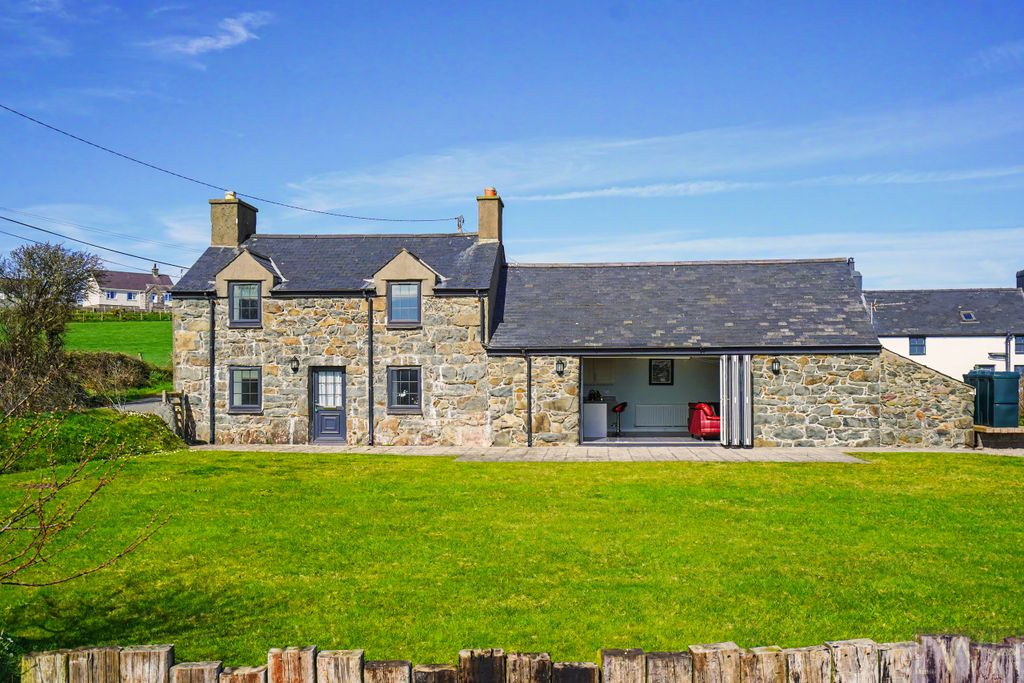 Property photo 2 of 26 Front Of Anhegraig
