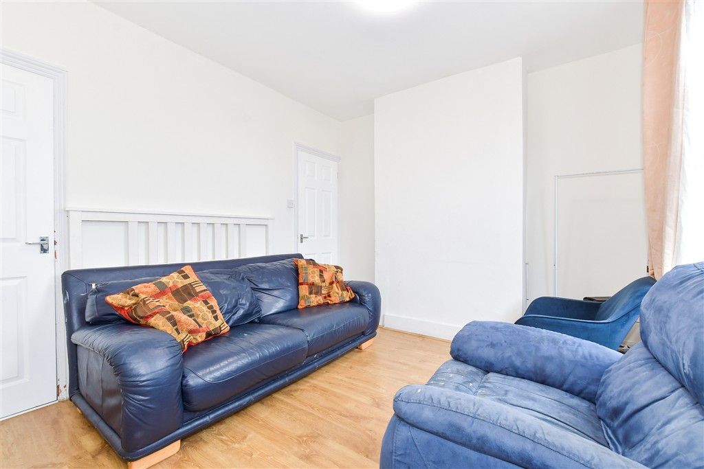 Property photo 3 of 7 Lounge