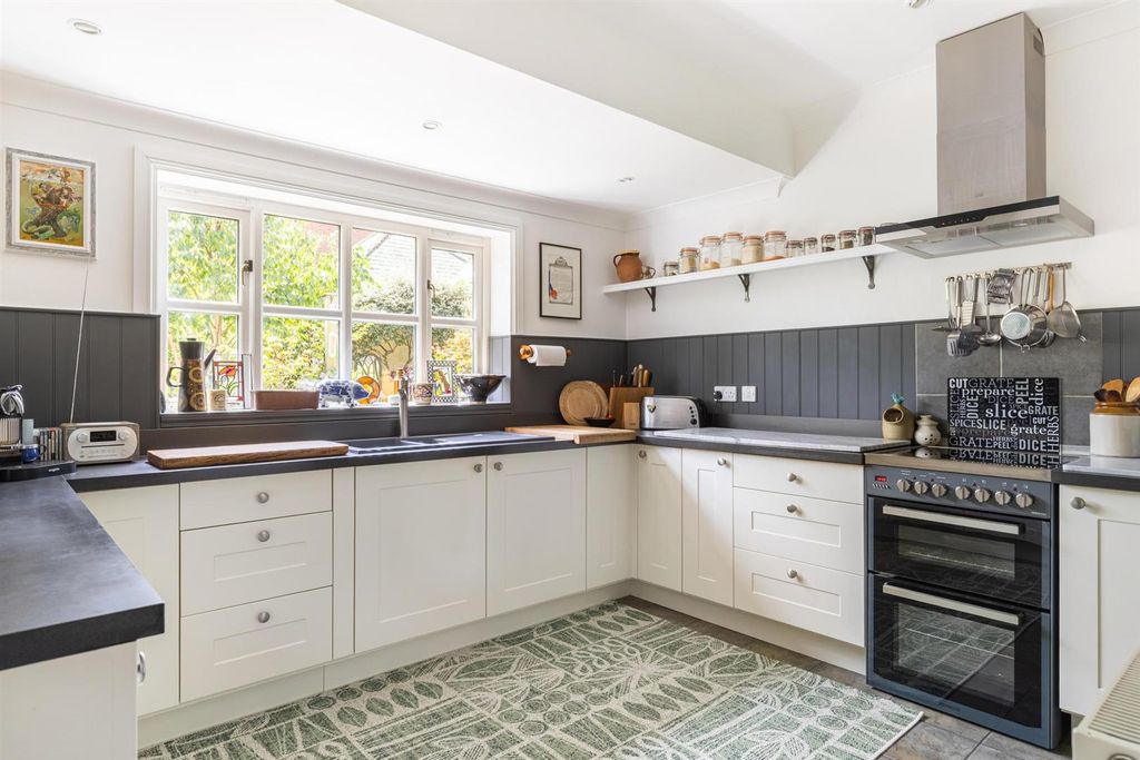 Property photo 2 of 27 010A5096-Hdr.Jpg