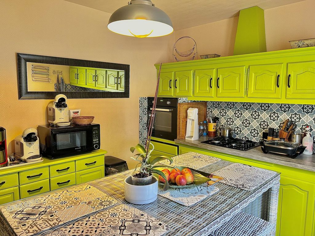 Property photo 2 of 20