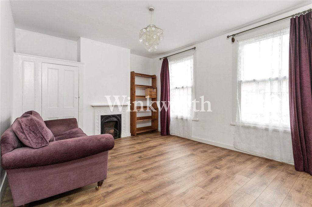Property photo 2 of 9 Picture No. 11