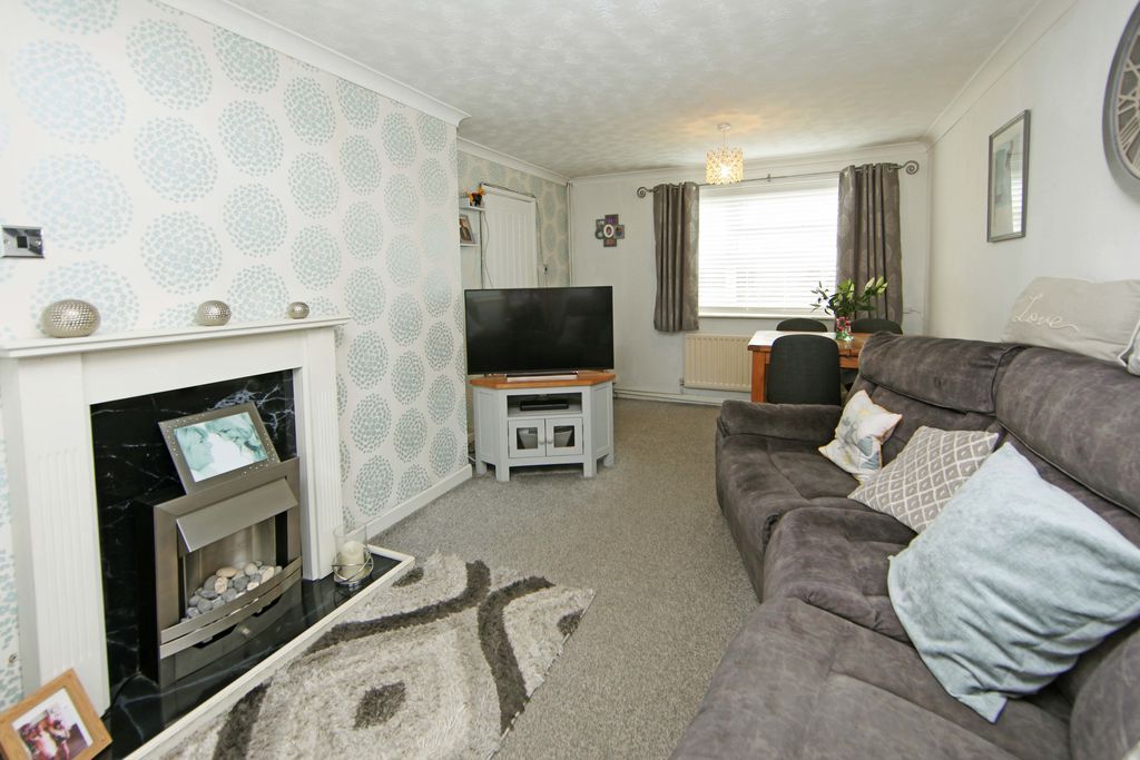 Property photo 3 of 12 Photo 6