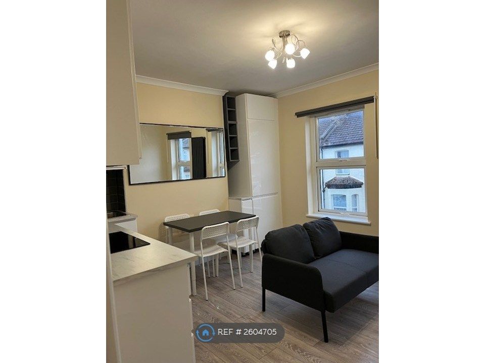 Property photo 3 of 10 Dining