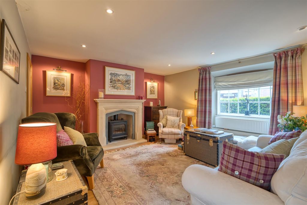 Property photo 3 of 8 Sitting Room