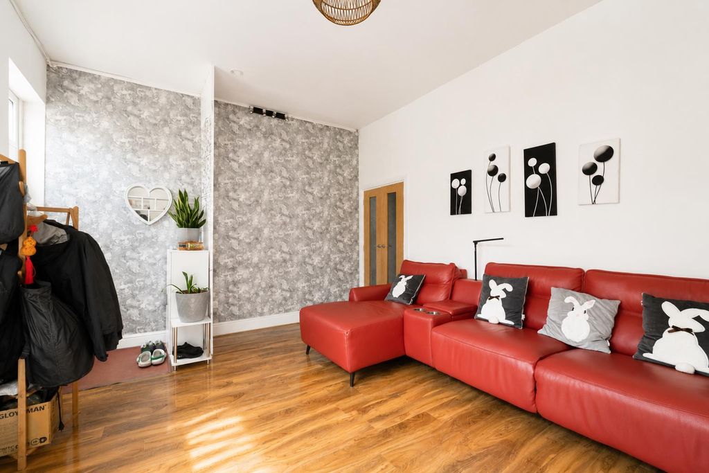 Property photo 3 of 15 H (5).Png