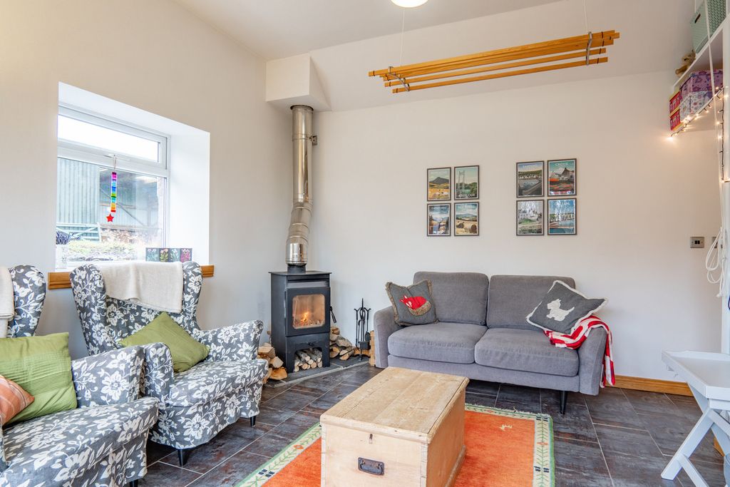 Property photo 3 of 44