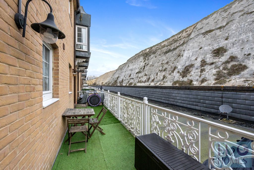 Property photo 2 of 15 Marina Village, Brighton, Brighton Marina, Starboa