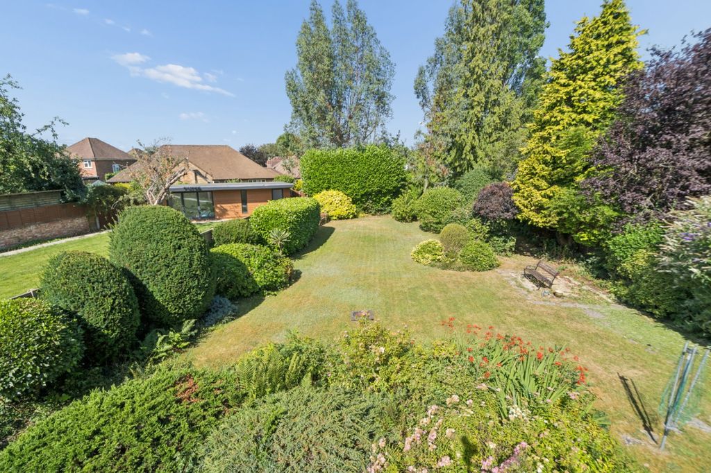 Property photo 2 of 24 Garden
