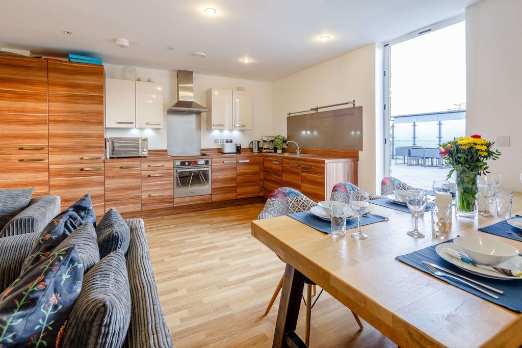 Property photo 2 of 14 8473765-Interior06-800