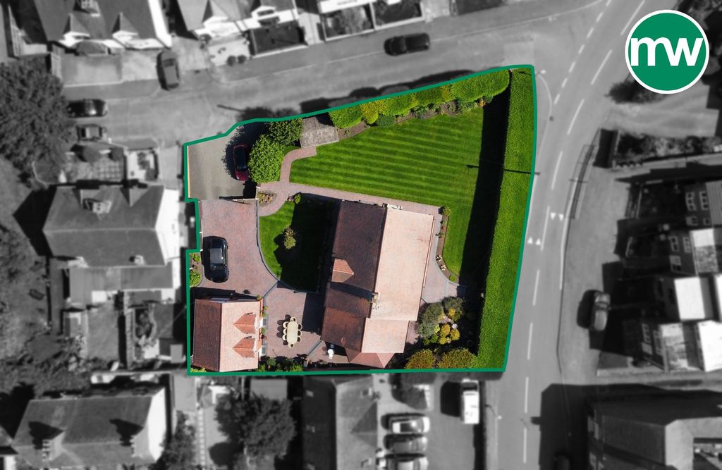 Property photo 2 of 32