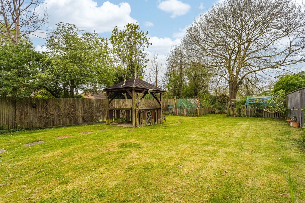 Property photo 3 of 33