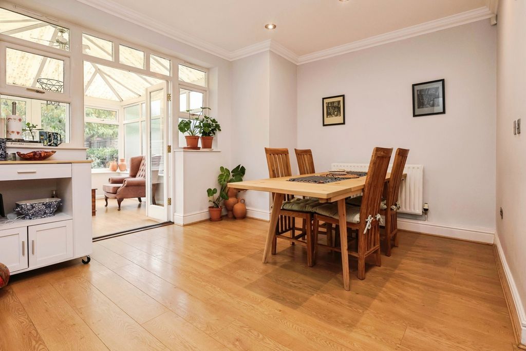 Property photo 3 of 17 Kitchen Diner