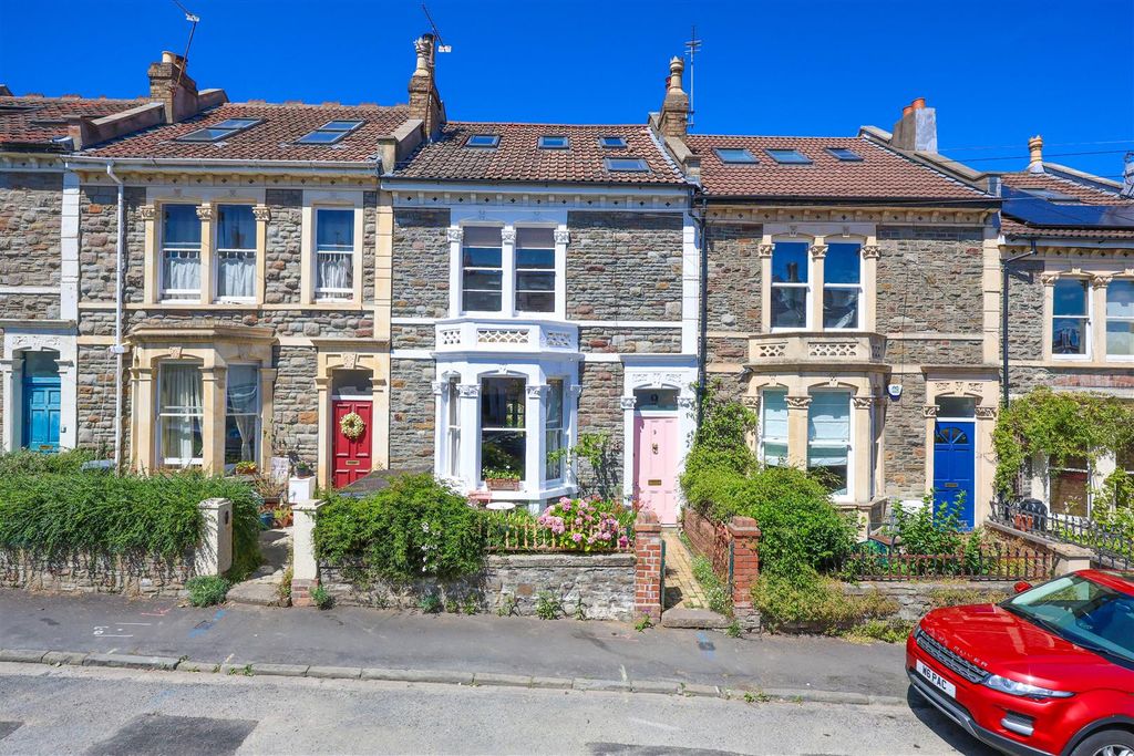 Property photo 1 of 33