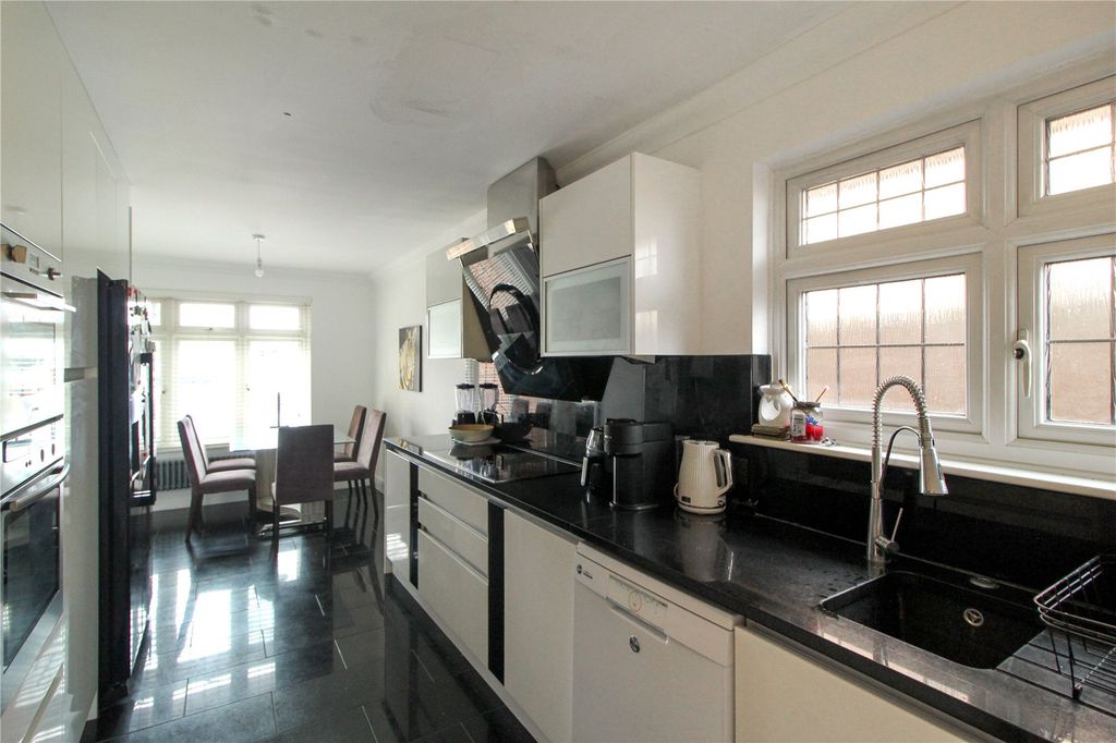 Property photo 3 of 17 Picture No. 12