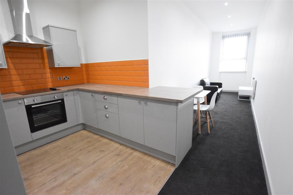 Property photo 3 of 6 Kitchen