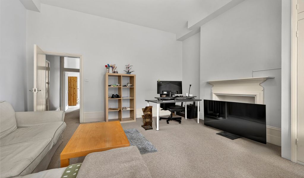 Property photo 2 of 13 Picture No. 15