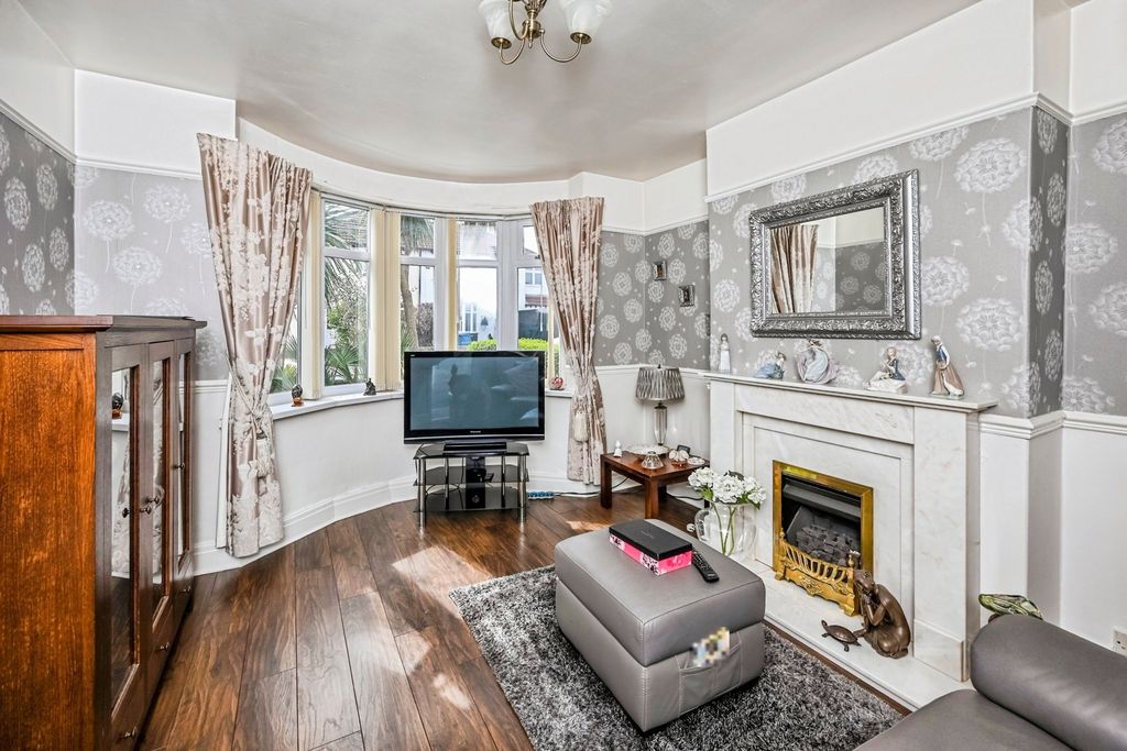 Property photo 2 of 17 Photo